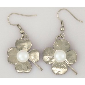 4-Leaf Clover Earrings in Platinum with Pearl